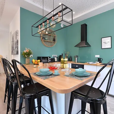 Апартаменты Le Splendide Du Centre Historique Avec Climatisation *